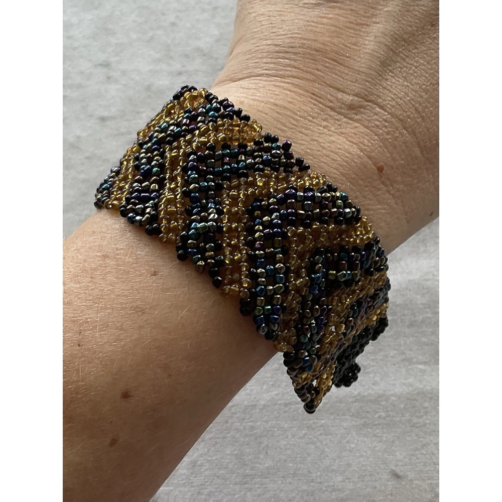 Vintage hand-woven seed-bead bracelet Chevron Pattern Estate Jewelry